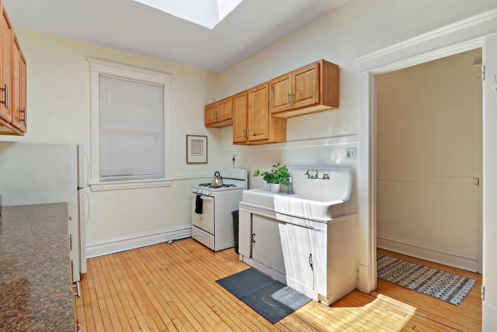 2-bedroom Cozy In Prime Location - Clark 2 Apartment *