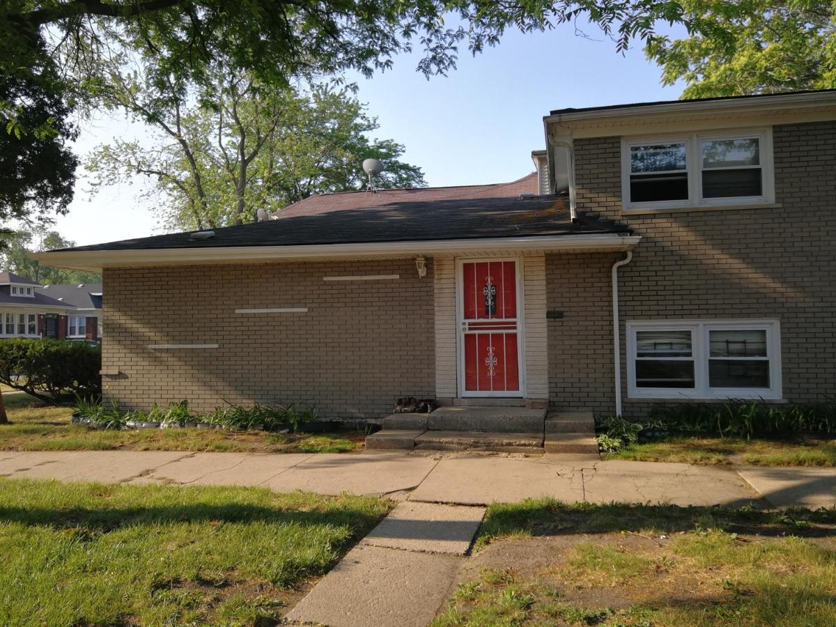 8100 Happy Homestay *