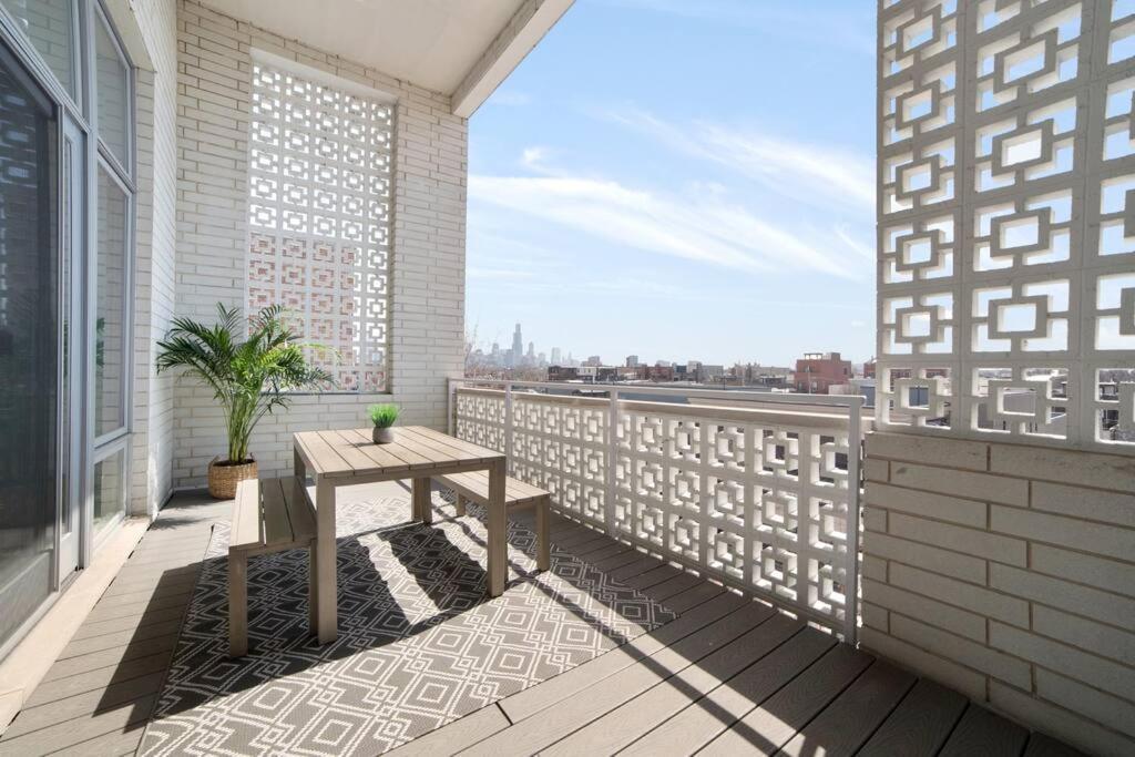 4-bedroom Penthouse W/ 2 Large Balconies & Rooftop Apartment *