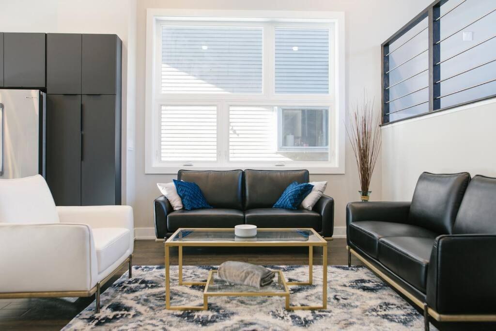 Magnificent New W/8 Beds & Free Parking