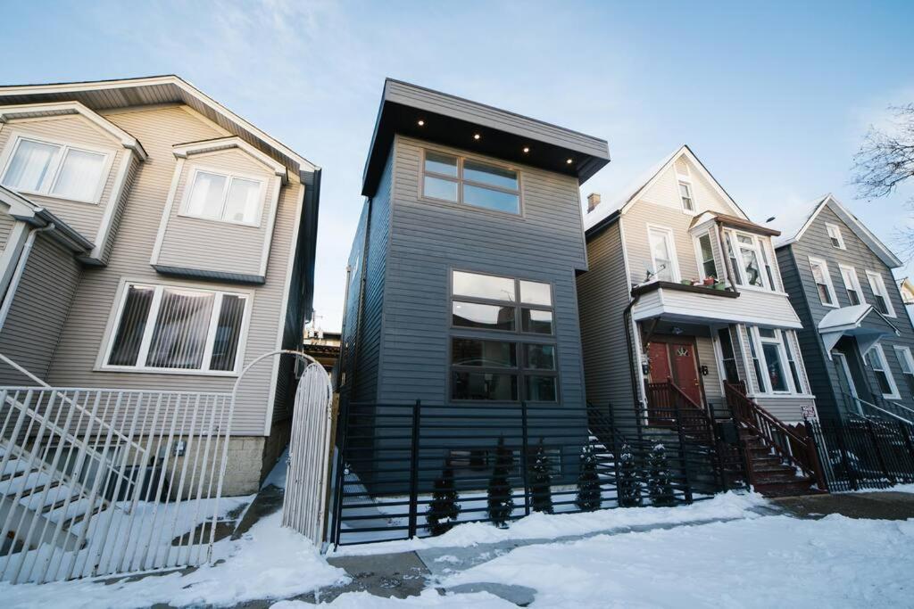 Magnificent New W/8 Beds & Free Parking *