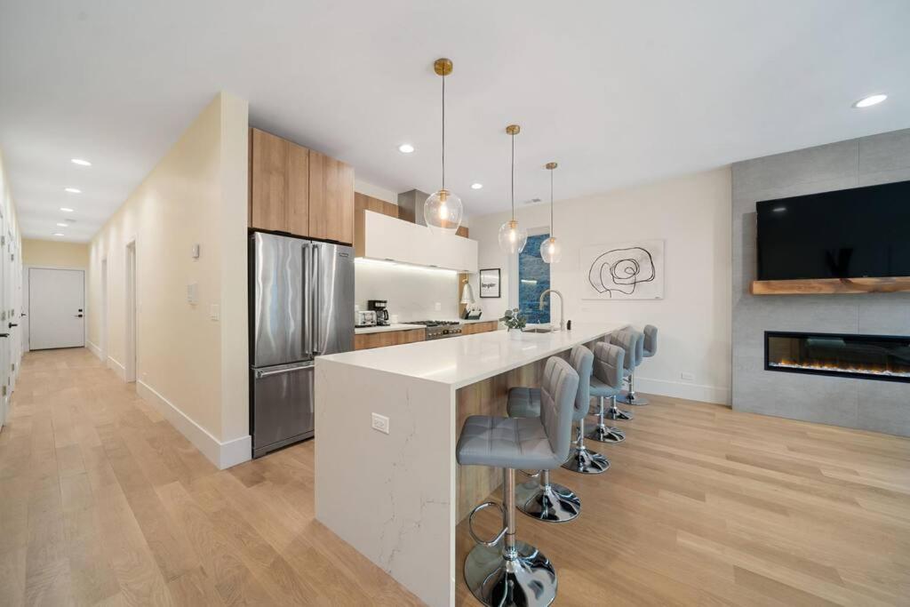 Modern Lux: Brand New 3br By Uc In Chicago