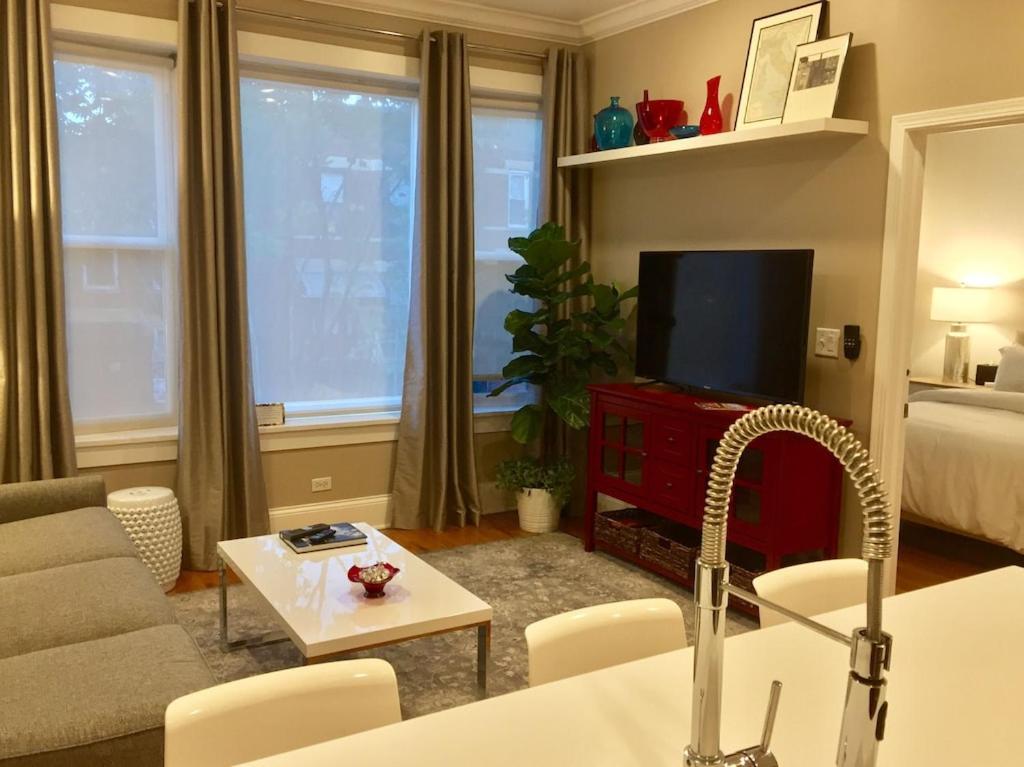 Apartment Bella On Taylor Street Chicago's Little Italy 1 Mile West The Loop & Uic