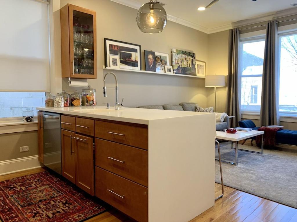 Apartment Bella On Taylor Street Chicago's Little Italy 1 Mile West The Loop & Uic