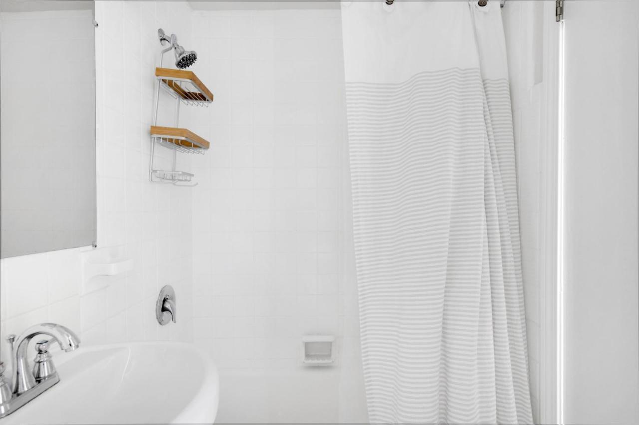 Gold Coast W Gym Roof Nr Mag Mile Chi-619