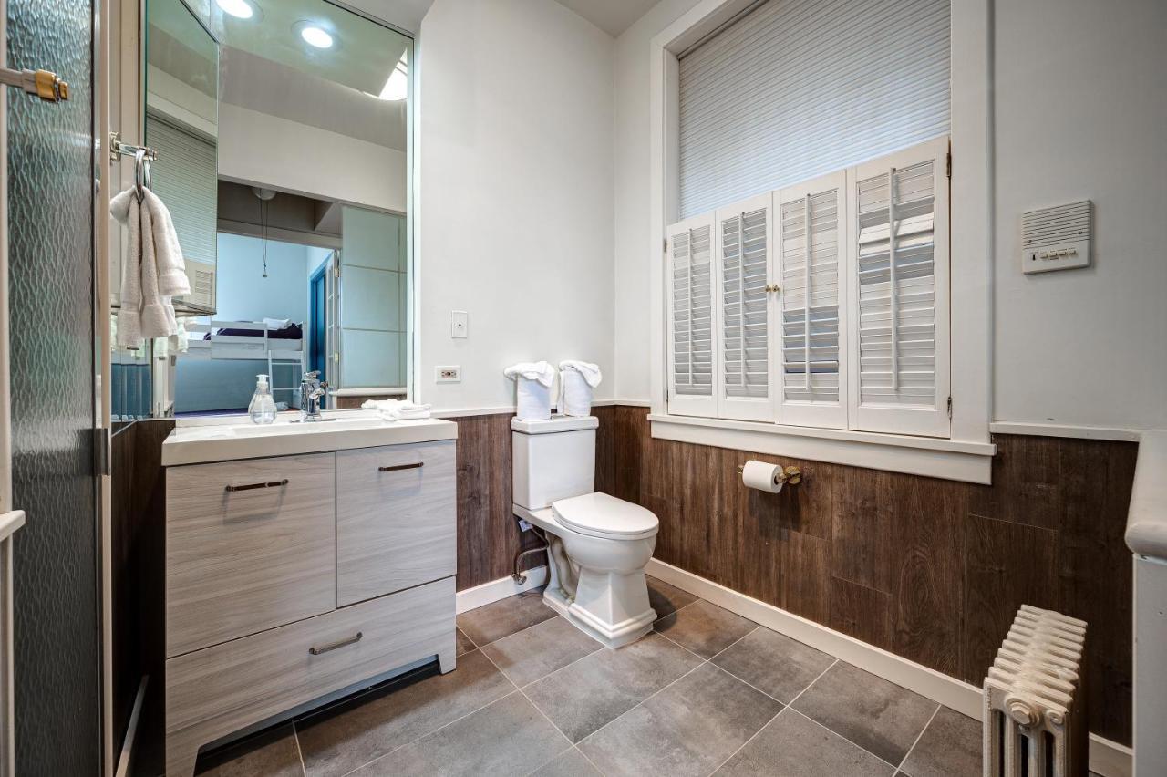 Free Parking And For All! Amazing 6 Bedroom In The Center Of It All! Apts Chicago