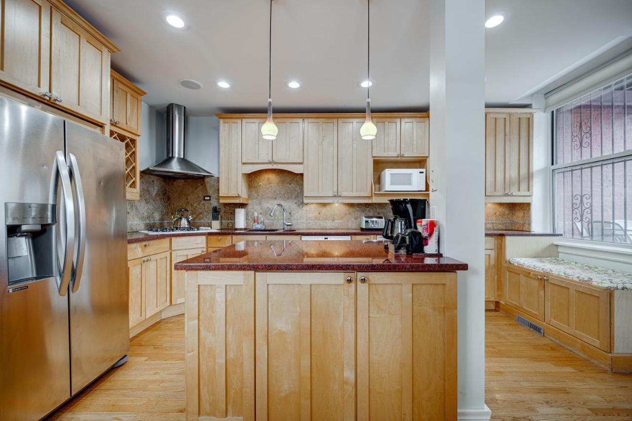 Free Parking And For All! Amazing 6 Bedroom In The Center Of It All! Apts