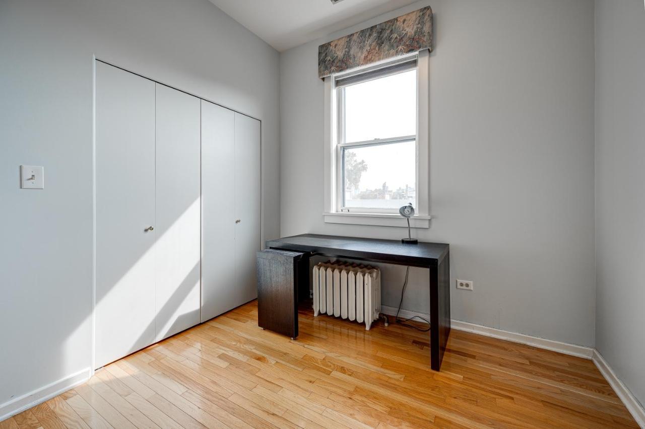 Free Parking And For All! Amazing 6 Bedroom In The Center Of It All! Apts * Chicago