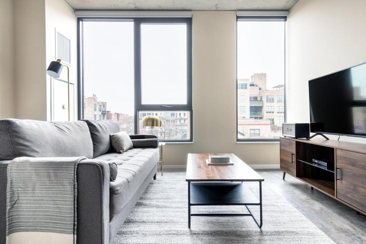 Apartment W Loop W Pool Gym Nr Restaurant Row Chi-284
