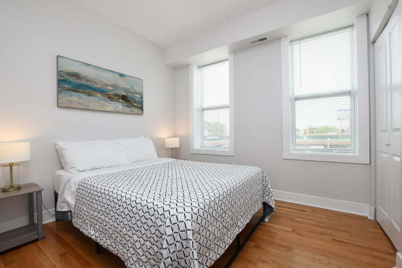 Contemporary In Irving Park Apartment