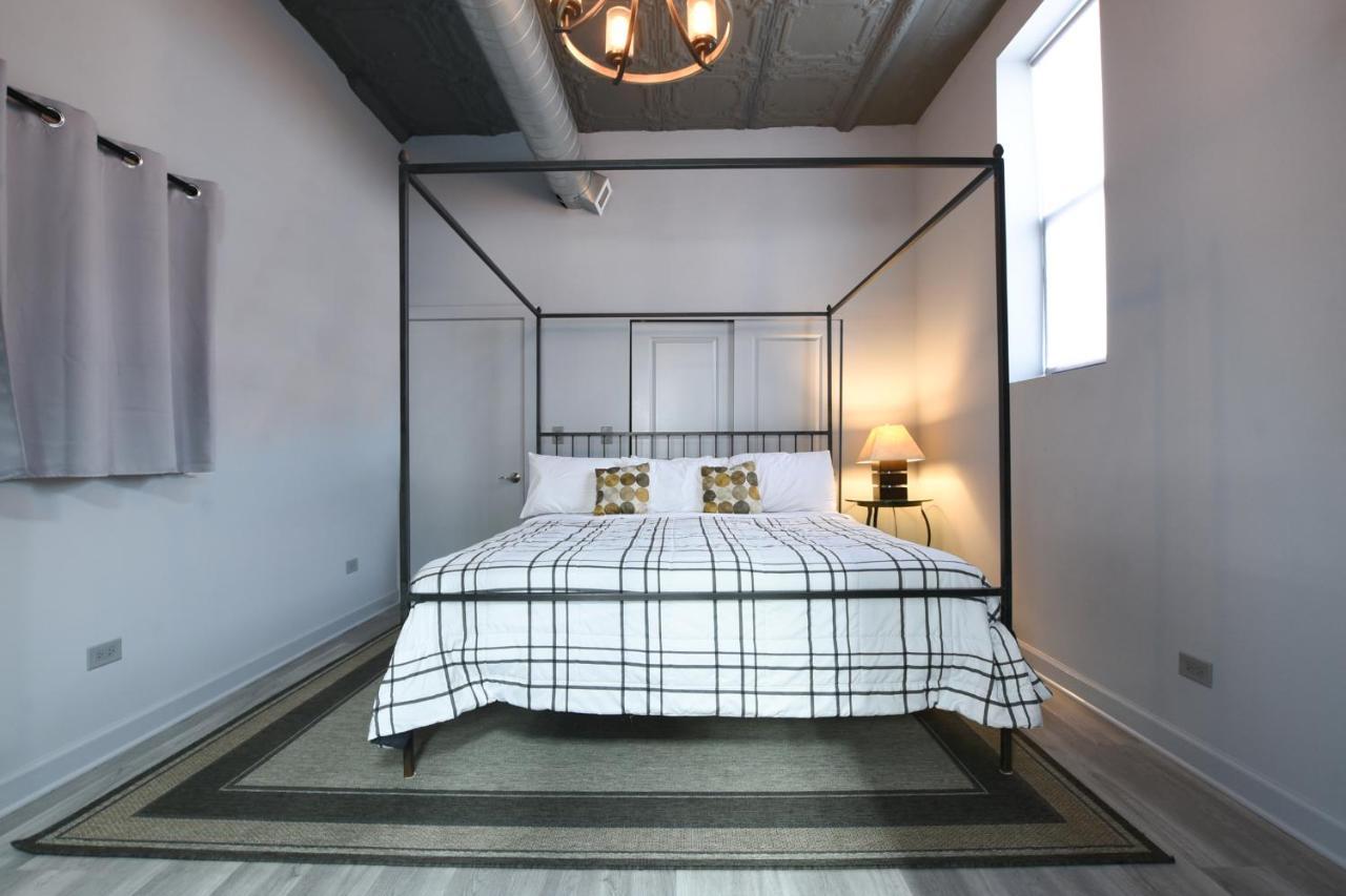 Large Open Space In The Heart Of The Northside Apartment Chicago