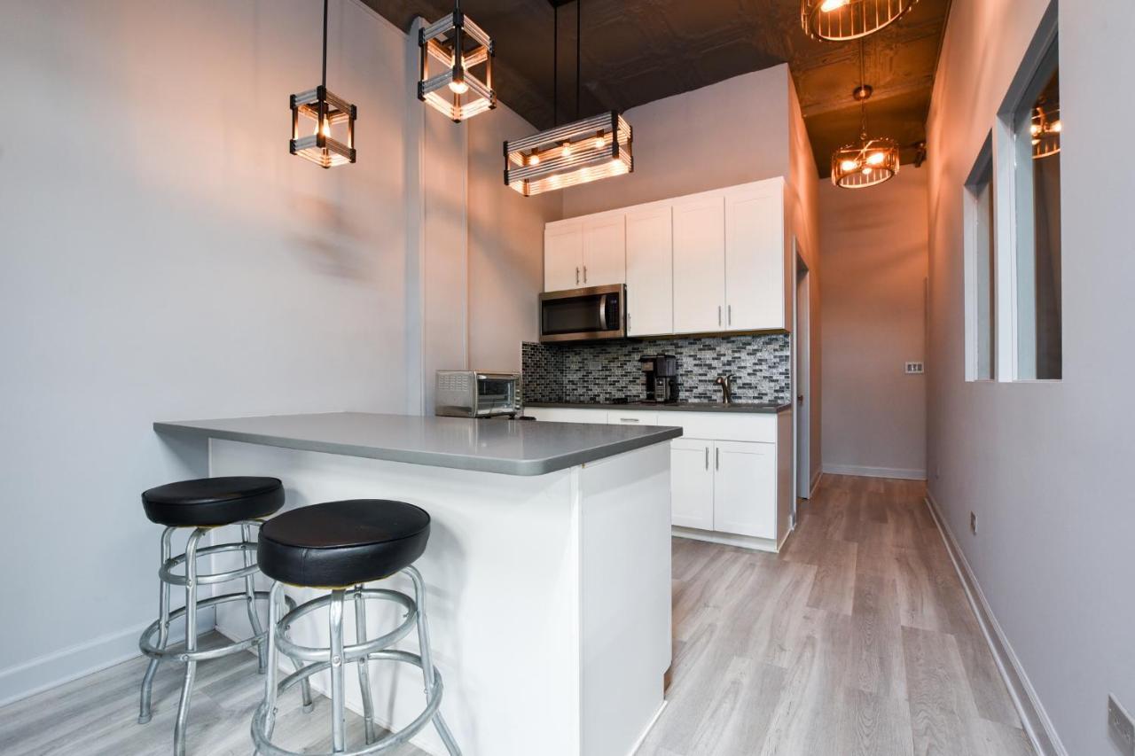 Large Open Space In The Heart Of The Northside Apartment Chicago