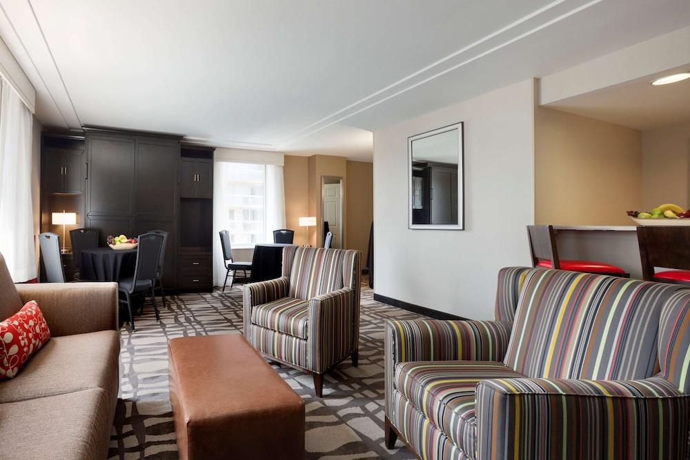Hilton Garden Downtown/magnificent Mile Hotel