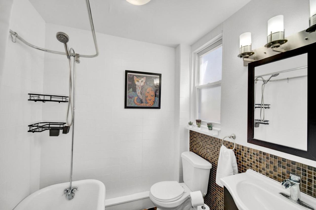Logan Square Coach House Guest house *