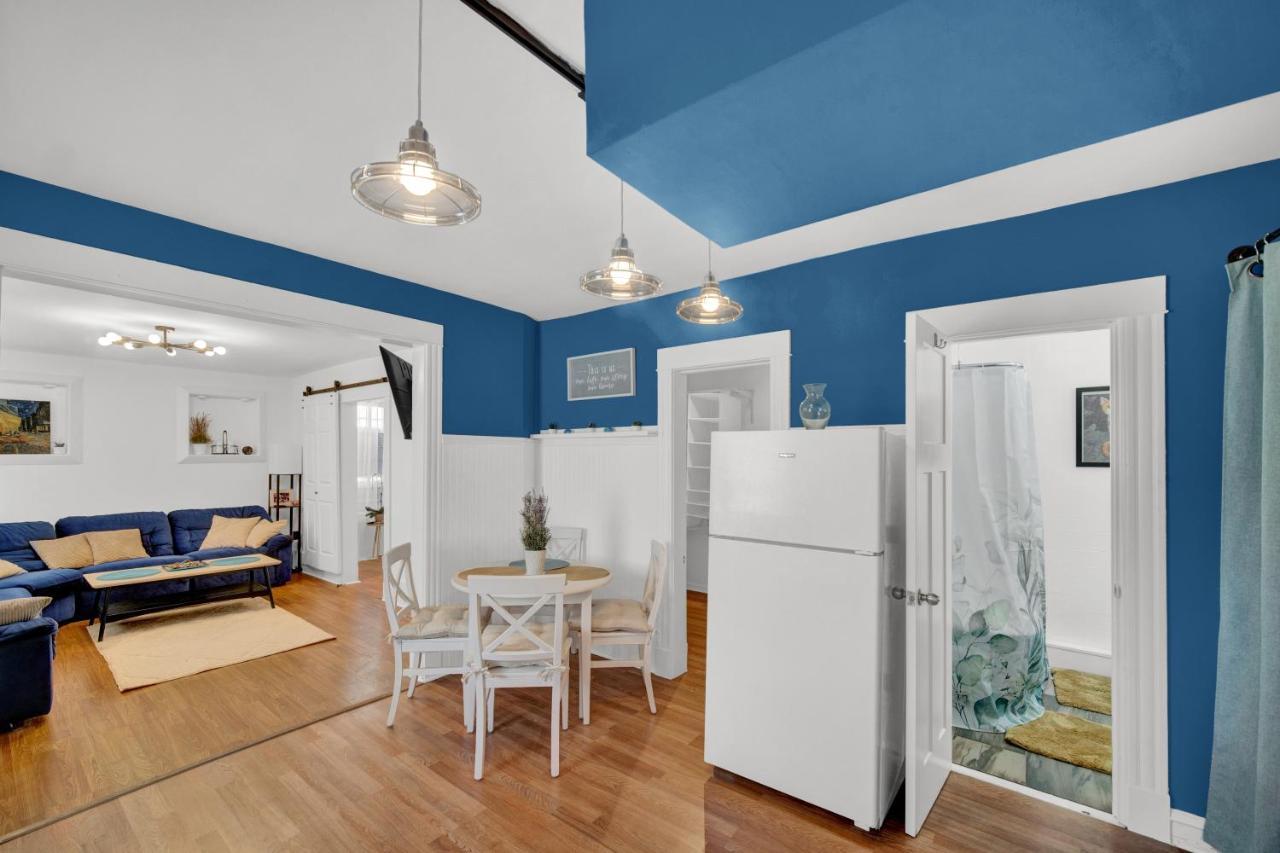 Guest house Logan Square Coach House