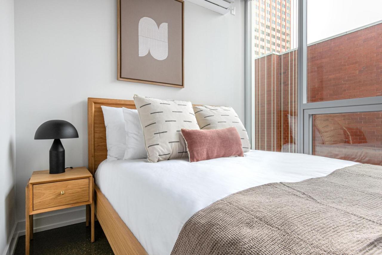 River N Studio W Gym Pool Nr L Stop Chi-366 Apartment