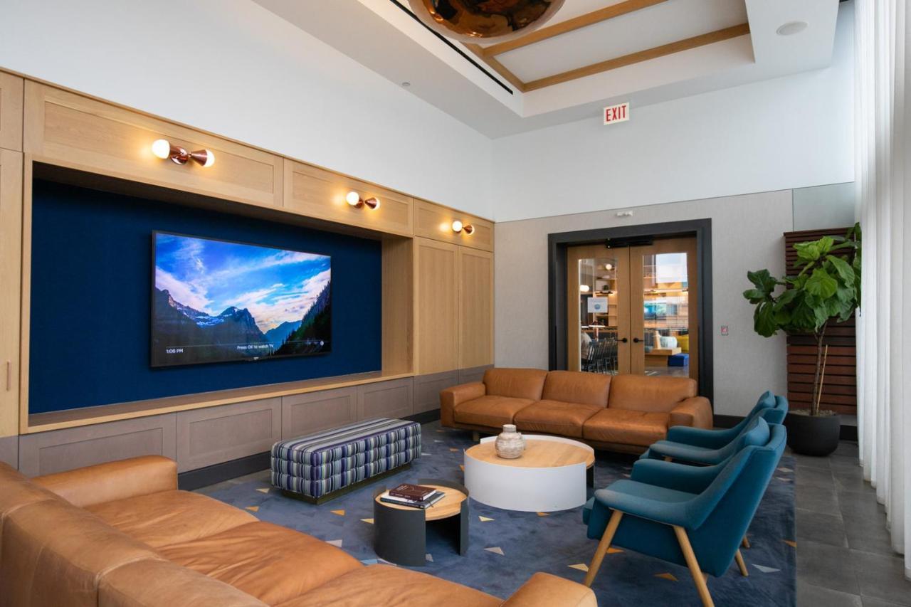 W Loop W Gym Pool Coworking Nr Uic Chi-438 *