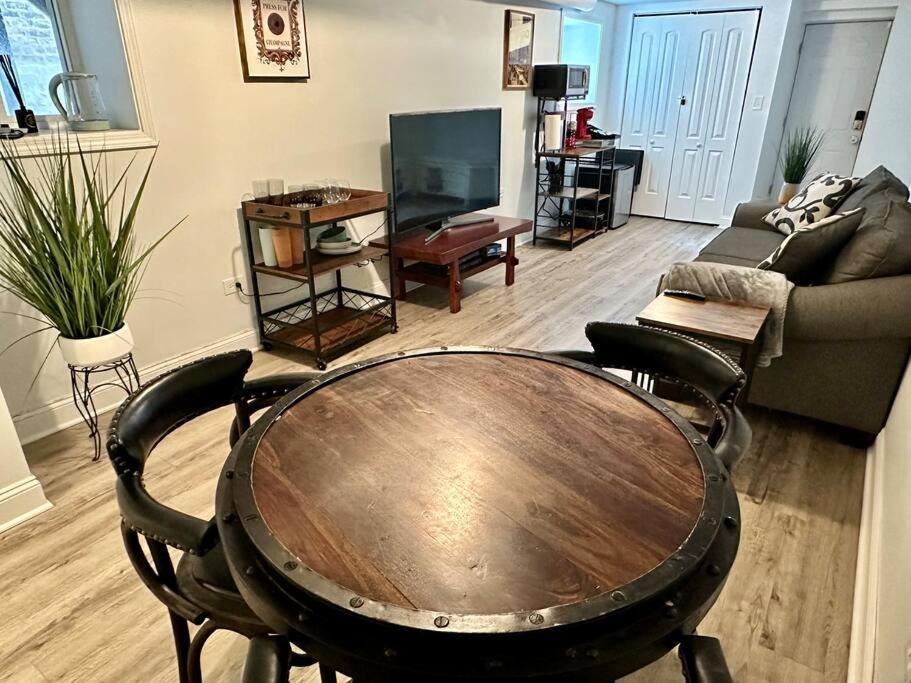 Beautifully Renovated House 10 Mins From Downtown