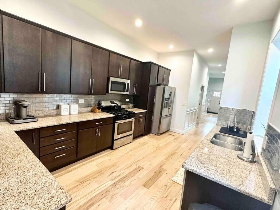 Beautifully Renovated House 10 Mins From Downtown *