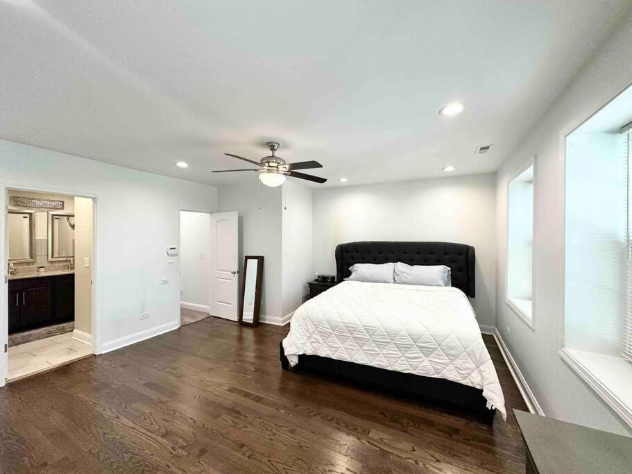 Holiday home Beautifully Renovated House 10 Mins From Downtown *