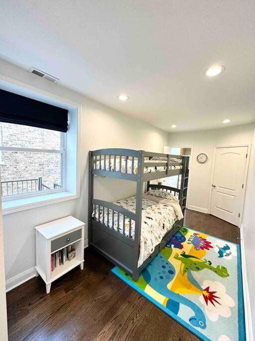 Beautifully Renovated House 10 Mins From Downtown Holiday home *