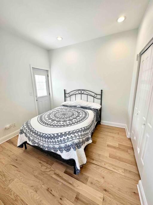 Beautifully Renovated House 10 Mins From Downtown * Chicago