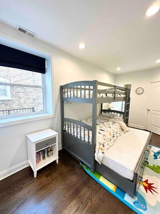 Beautifully Renovated House 10 Mins From Downtown Chicago