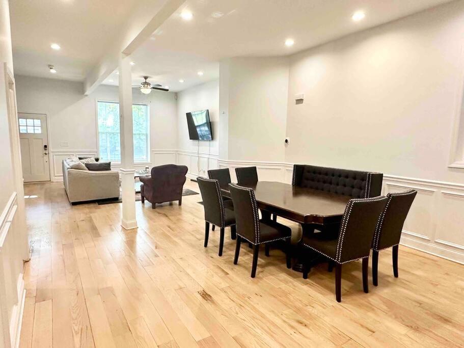 Holiday home Beautifully Renovated House 10 Mins From Downtown Chicago