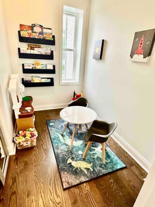 Holiday home Beautifully Renovated House 10 Mins From Downtown Chicago