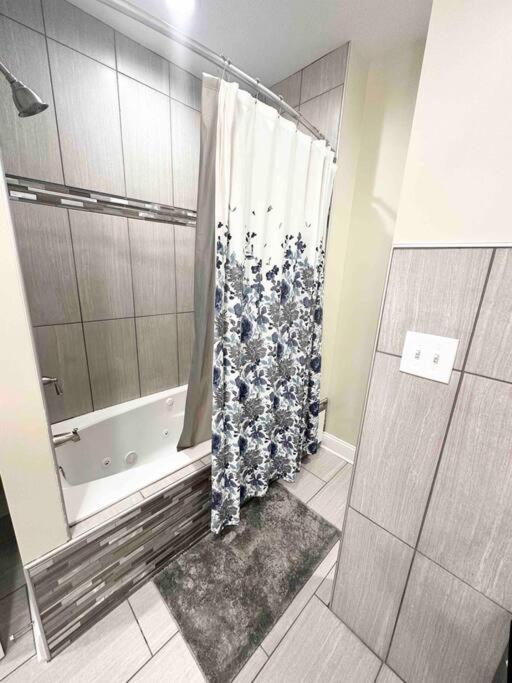Beautifully Renovated House 10 Mins From Downtown Holiday home Chicago