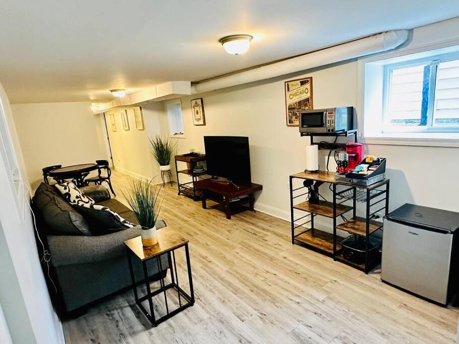 Beautifully Renovated House 10 Mins From Downtown Holiday home