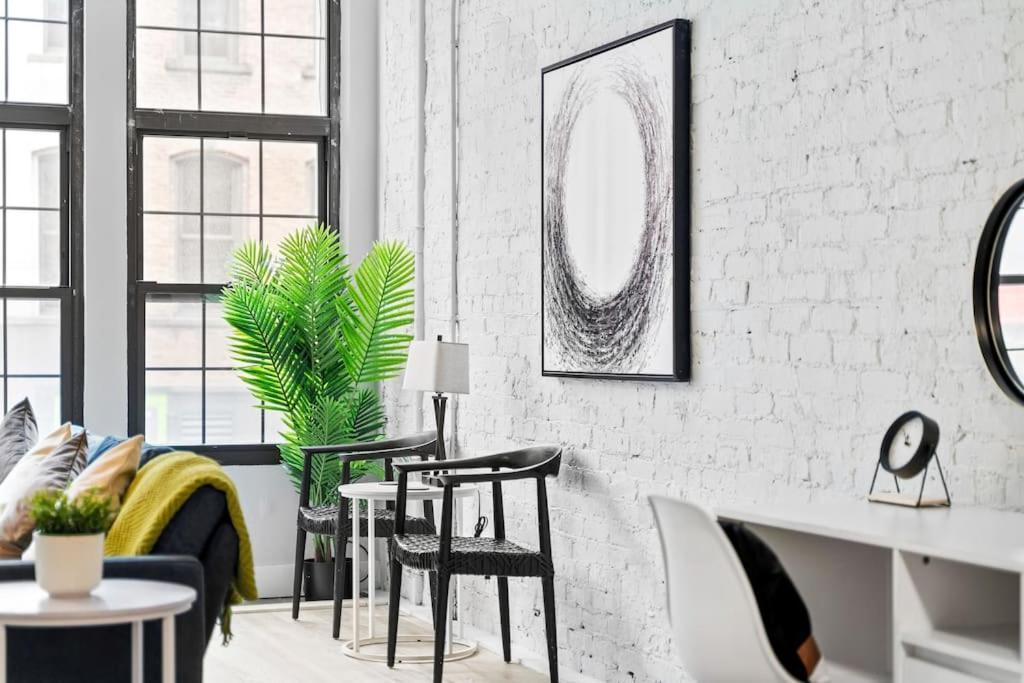 Prime & Convenient 2br In River North - Hubbard 2 * Chicago