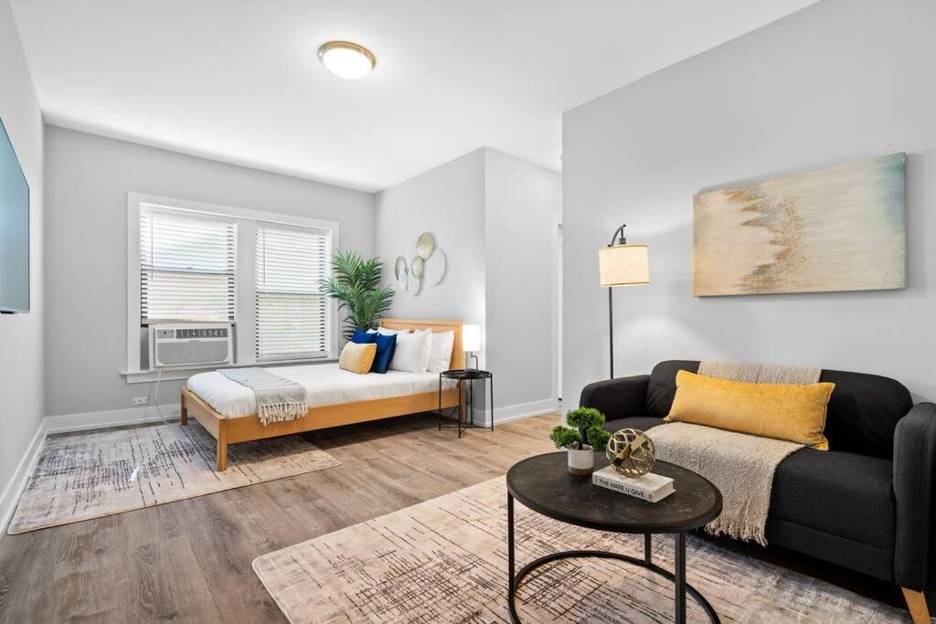Apartment Chic & Fully Furnished With Laundry - Brompton 61-66 Rep
