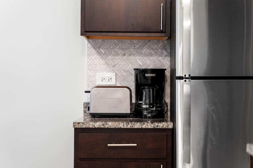 Apartment Chic & Fully Furnished With Laundry - Brompton 61-66 Rep *