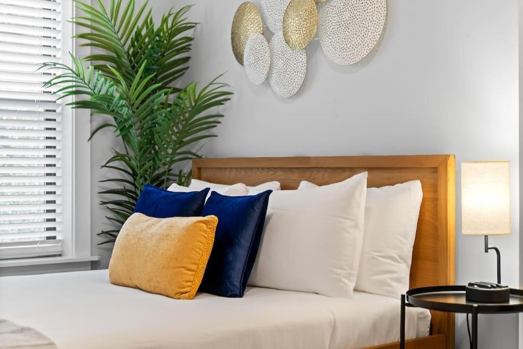 Apartment Chic & Fully Furnished With Laundry - Brompton 61-66 Rep Chicago