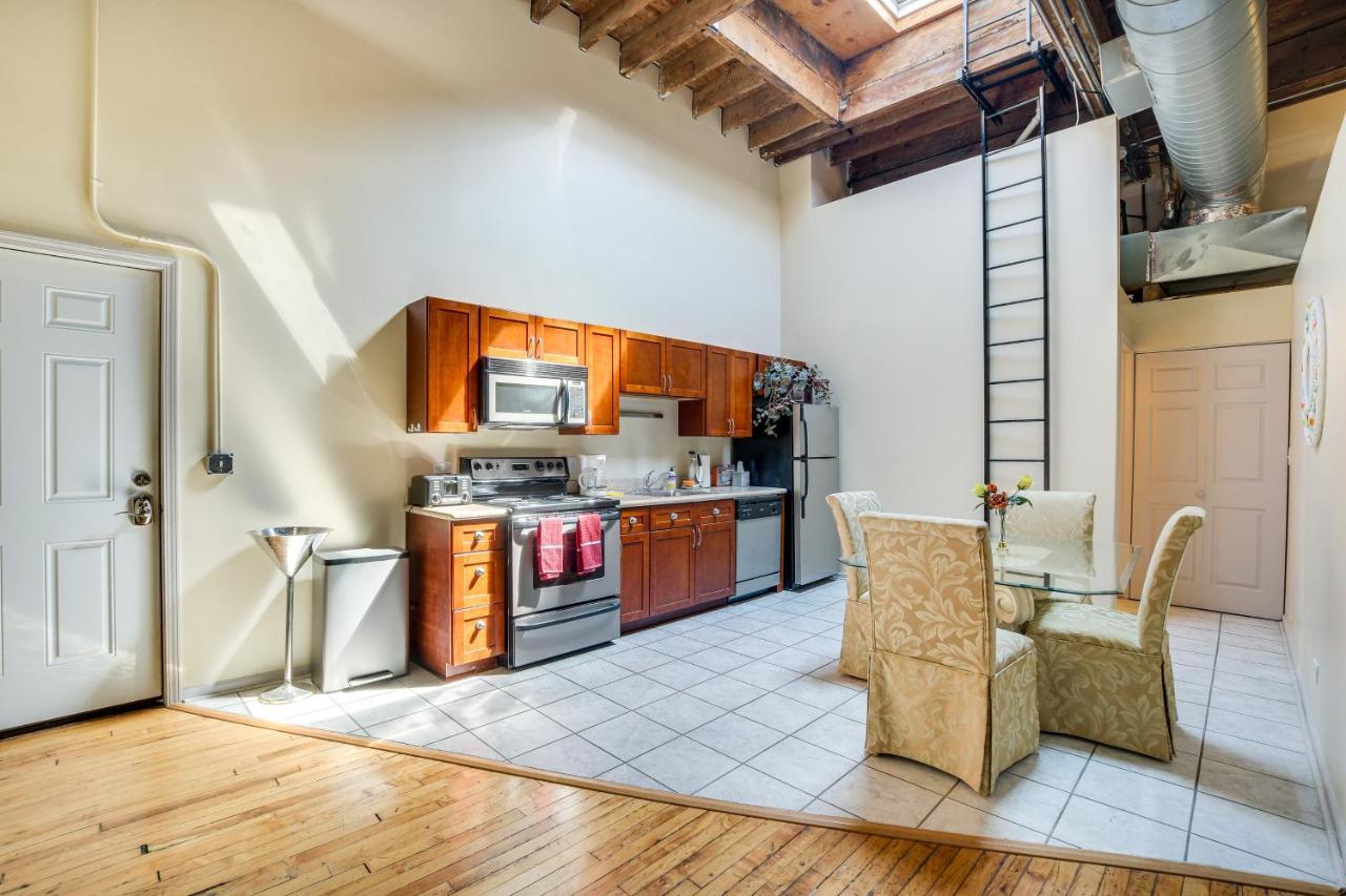 Loft Walk To Soldier Field! Apartamento