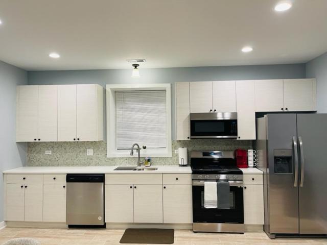 Oak Park Oasis Apartment *