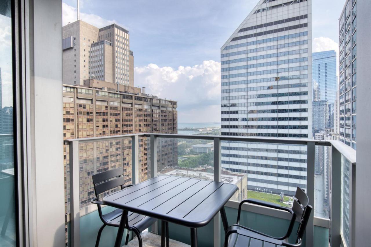 Loop 2br W Gym Playroom Pool Close To L Chi-960 Chicago