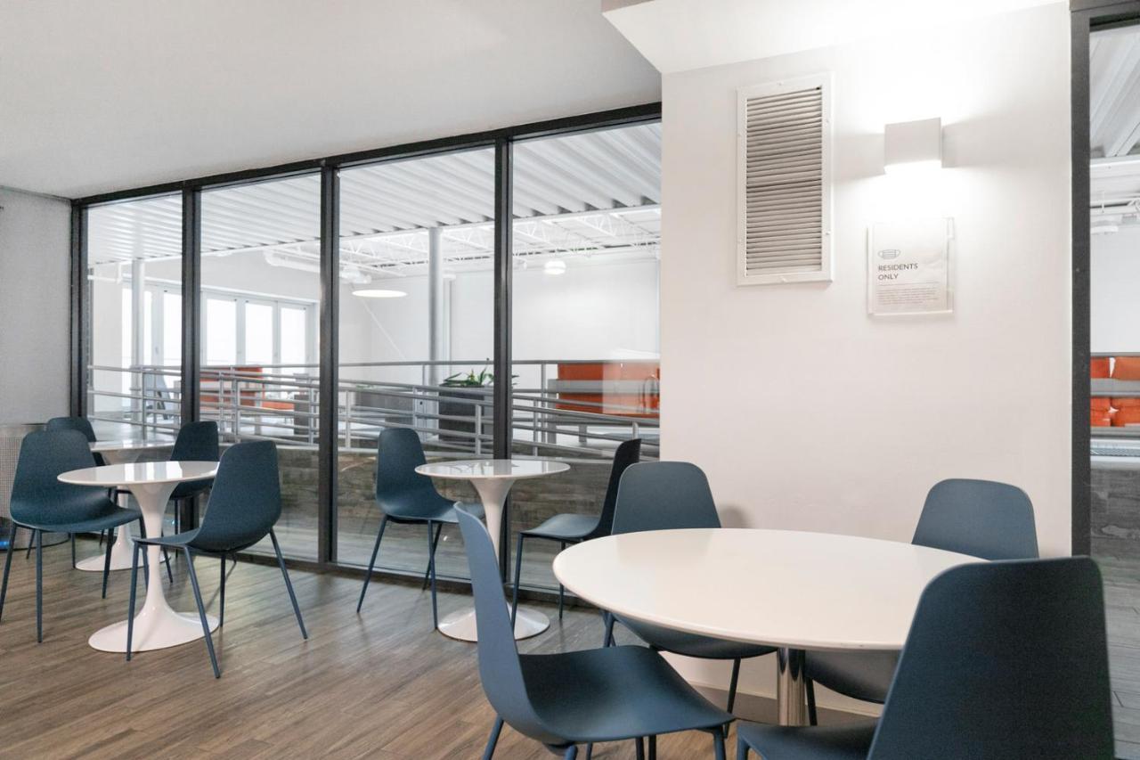 Streeterville W Dog Run Deck Nr Park Chi-584 *