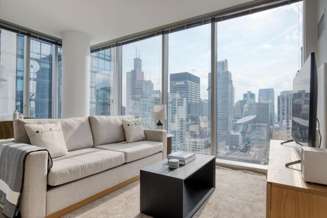 Loop 2br W Gym Playroom Pool Close To L Chi-960 Chicago