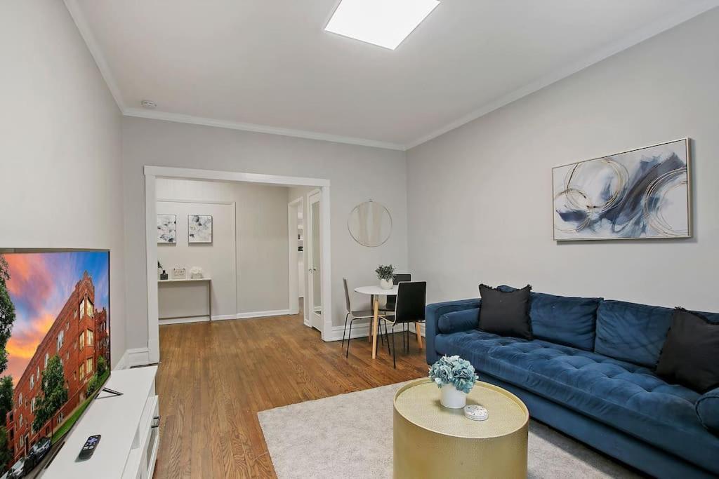 Chic & Fully Furnished 2br - Roscoe 1 Apartment *