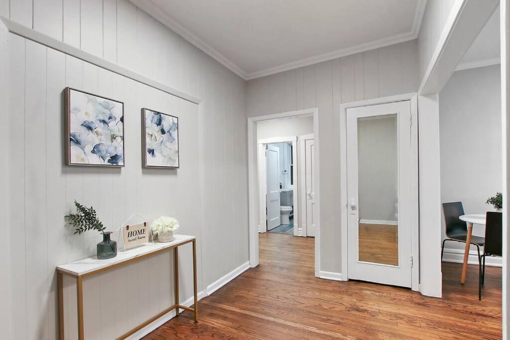 Apartment Chic & Fully Furnished 2br - Roscoe 1 Chicago