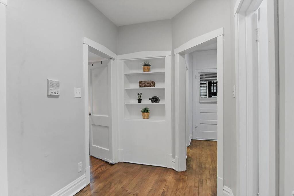 Chic & Fully Furnished 2br - Roscoe 1