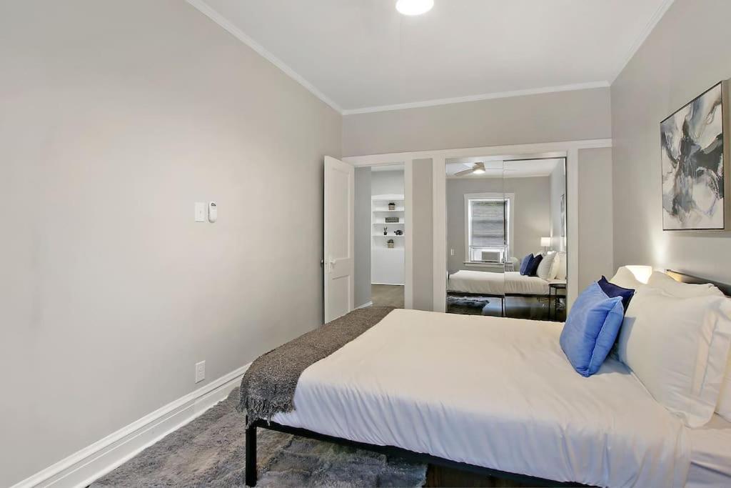 Chic & Fully Furnished 2br - Roscoe 1 Apartment *