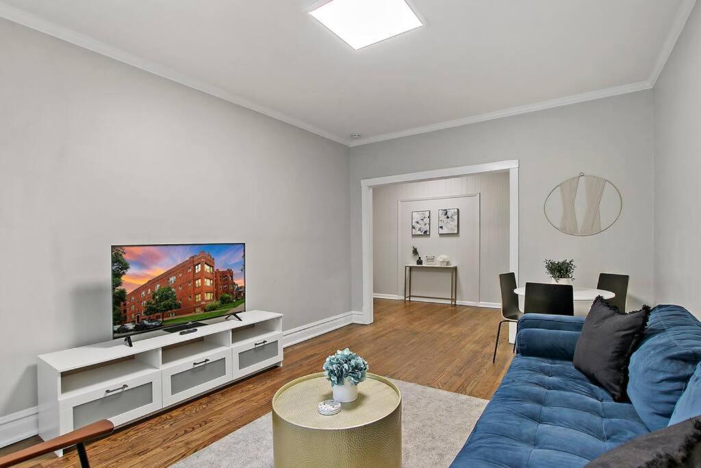 Apartment Chic & Fully Furnished 2br - Roscoe 1
