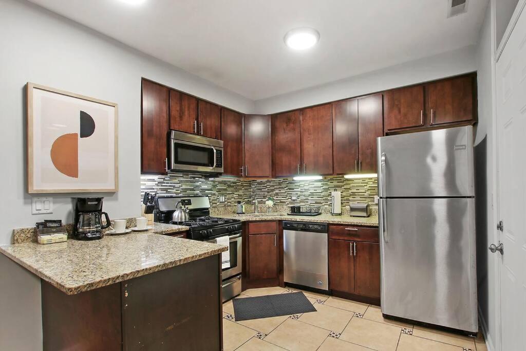 Apartment Modern & Furnished 2br With In-unit Laundry - Sunnyside 2e *