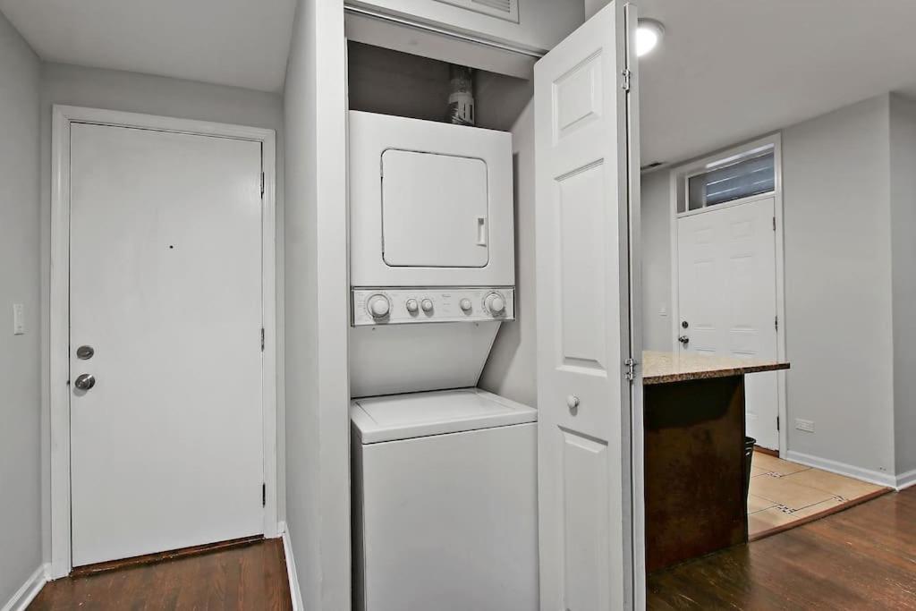 Modern & Furnished 2br With In-unit Laundry - Sunnyside 2e Apartment Chicago