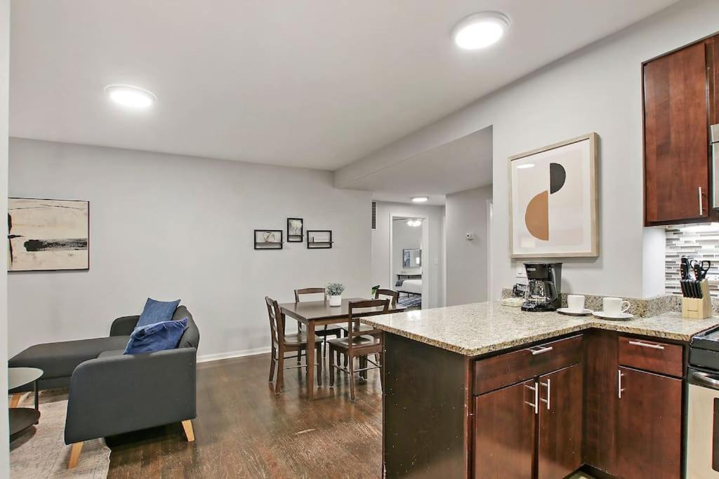 Apartment Modern & Furnished 2br With In-unit Laundry - Sunnyside 2e *
