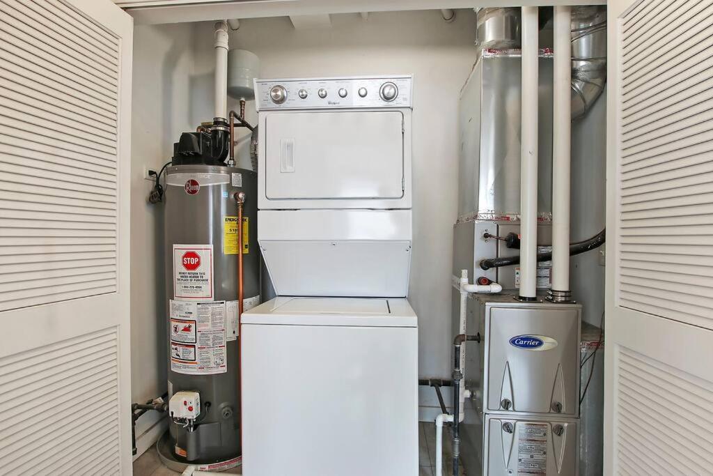 Apartment 1br Prime And Comfy With In-unit Laundry - 302 Chicago