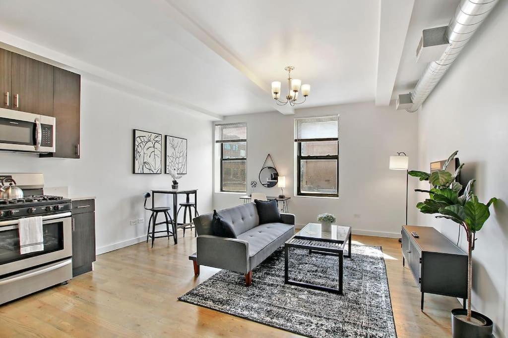 1br Prime And Comfy With In-unit Laundry - 302 * Chicago